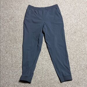 Ten Thousand AL jogger